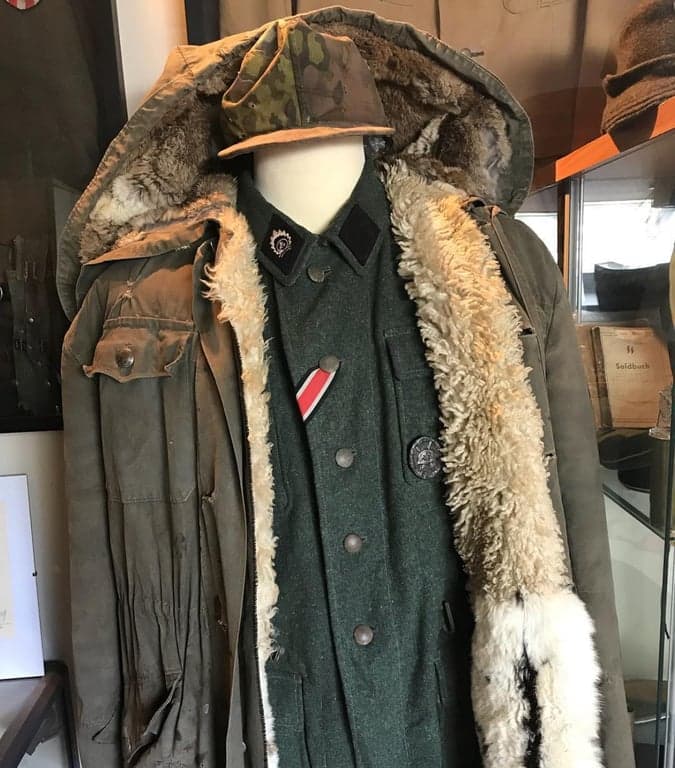 Militäruniformen in Hamburg verkaufen: Kostenlose Bewertung und sofortige Zahlung